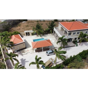 Verstrekte hypothecaire lening op een Luxe villa met gastenverblijf en zwembad bestemd voor de verhuur te Grote Berg, Curaçao